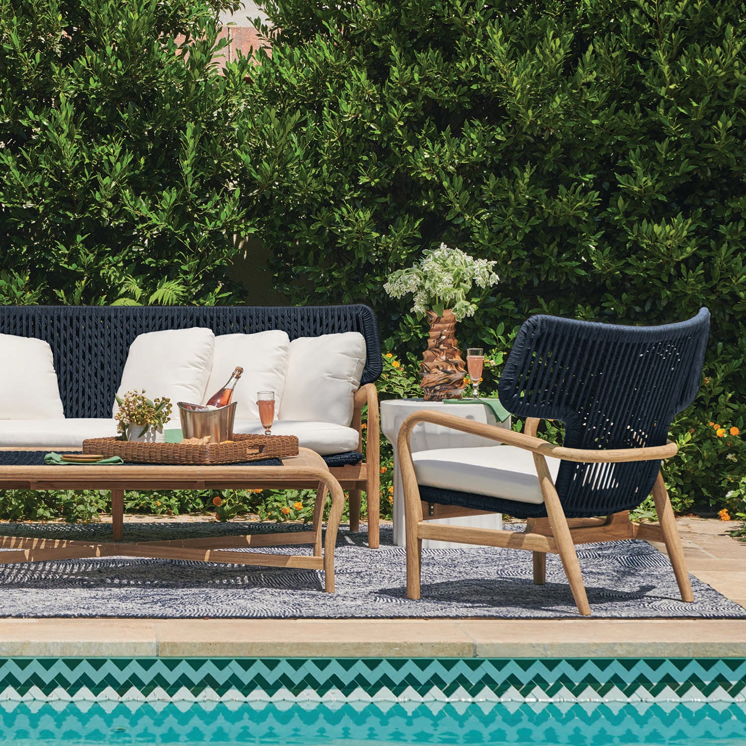 Outdoors furnishings